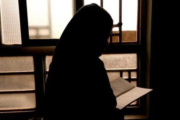 چوپ ارمانونه، تړلې دروازې: د افغان ښځو پر ژوند د طالبانو بندیزونه