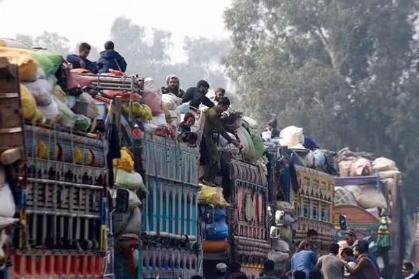 تېره میاشت؛ له ایران، ترکیې او پاکستان نه تر ۲۴۱زره ډېر کډوال افغانستان ته ستانه شوي دي
