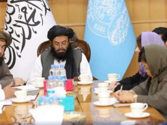 د طالبانو د مرکزي بانک رییس: د نړۍوالو بندیزونو له امله خلک د خوراکي توکو د اخیستو وس نلري