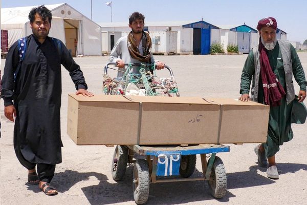 په ایران کې د غیر قانوني تګ پر مهال د یخنۍ له امله د مړو شویو افغانانو شمېر ۴۰ ته رسېدلی