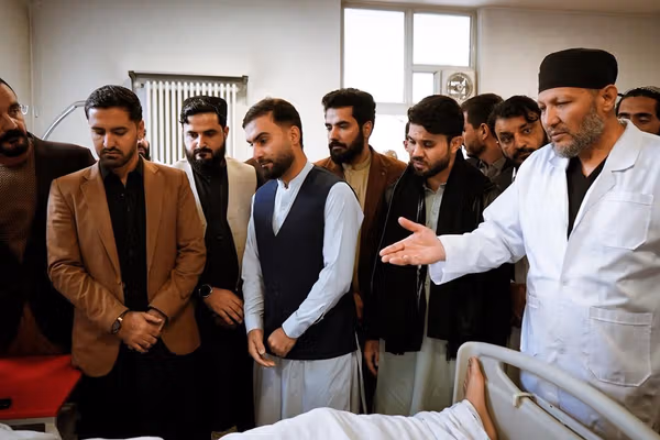 همدردی مسئولان و ملیپوشان کریکت افغانستان با مجروحان حمله پاکستان به کابل