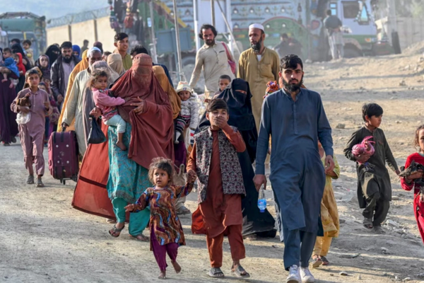 رېفیوجیز انټرنشنل: پاکستان باید په سملاسي توګه د افغان کډوالو ایستل ودروي