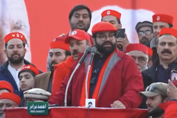 ایمل ولي خان: افغانستان سره ټولې لارې تړل شوي خو بیا هم د پېښو پړه پر افغانستان اچول کیږي