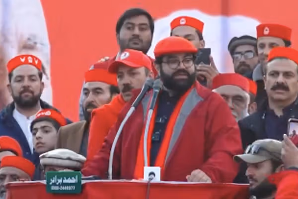 ایمل ولي خان: افغانستان سره ټولې لارې تړل شوي خو بیا هم د پېښو پړه پر افغانستان اچول کیږي