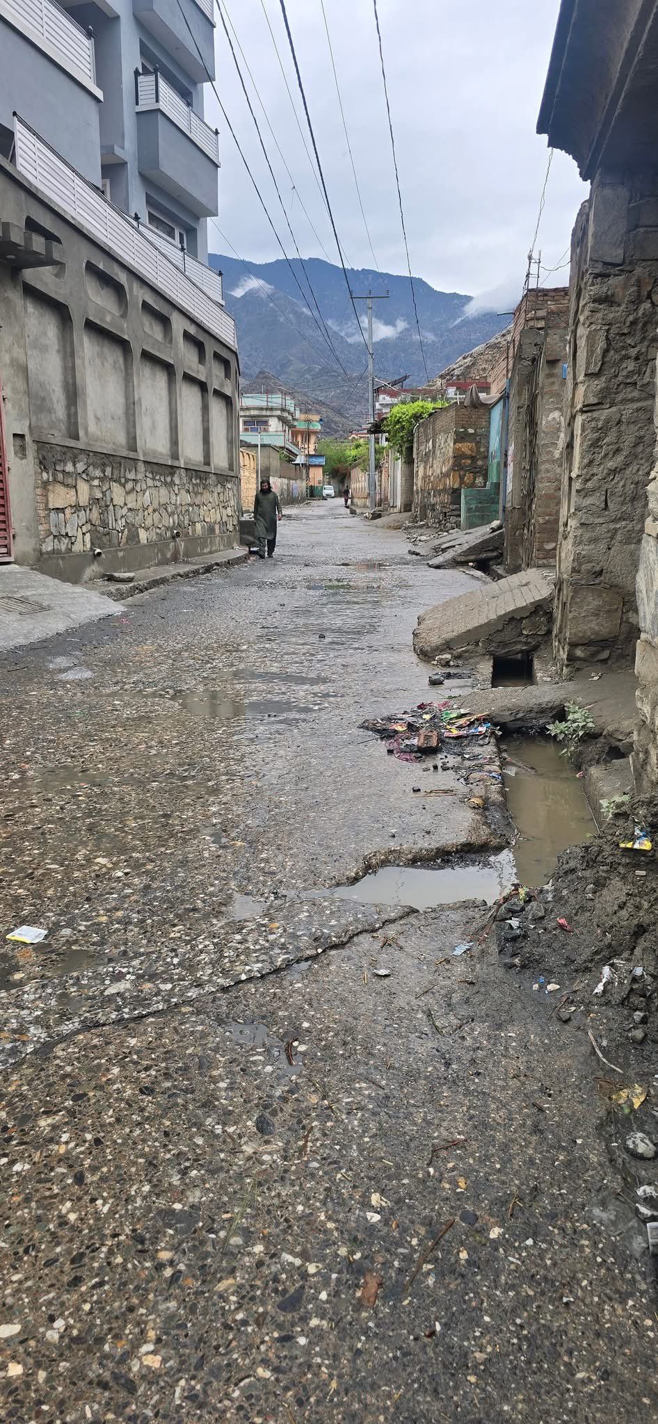 د کونړ د مرکز اسعداباد د ځینو سیمو اوسېدونکي د پاکستان د بریدونو له امله له کورونو وتلي