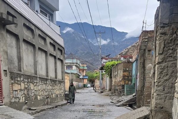 د کونړ د مرکز اسعداباد د ځینو سیمو اوسېدونکي د پاکستان د بریدونو له امله له کورونو وتلي