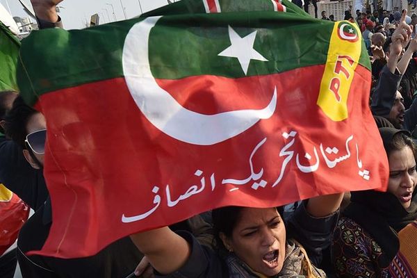 پاکستان تحریک انصاف لپاره قانوني مرستې کمې شوې دي