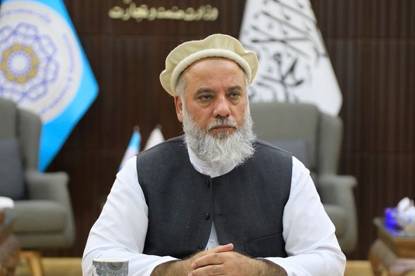 عزیزی د خصوصي سکتور ناسته کې؛ کوچني او منځني تشبثات د افغانستان د اقتصاد ستنې دي