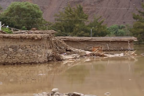 په هلمند کې د یوه کور چت پرېوتو پېښه کې درې کسه مړه او شپږ نور ټپیان شوي دي