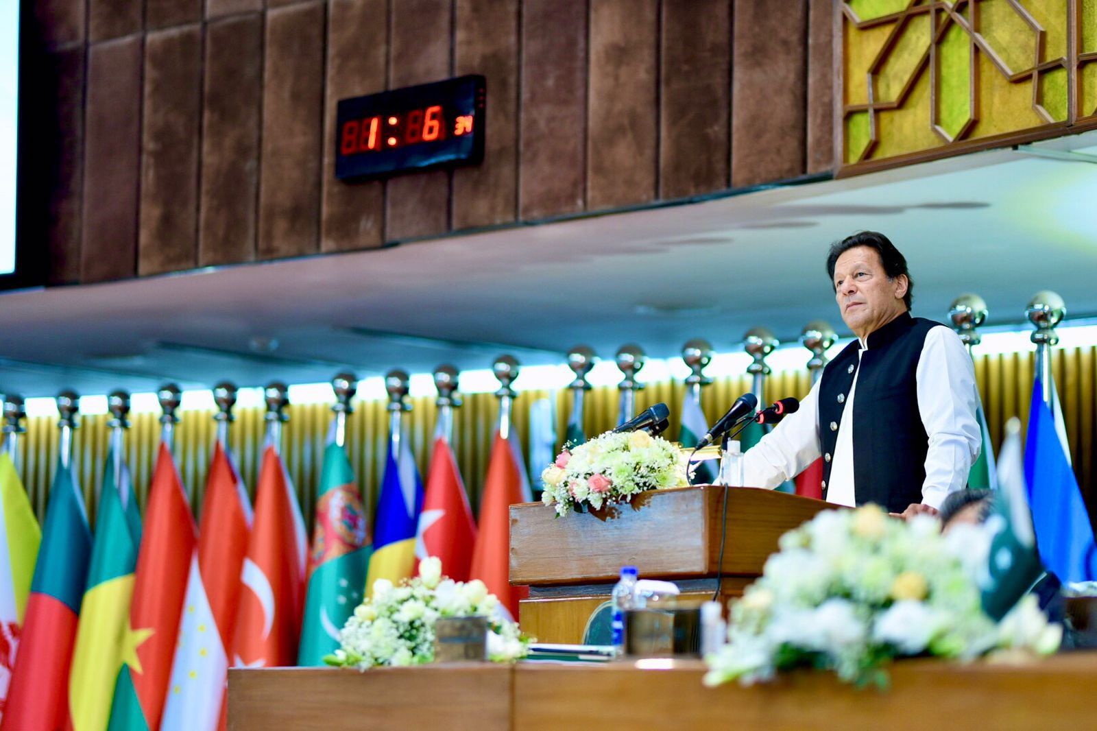 عمران خان: به خاطر داشته باشیم که افغان‌ها مداخله خارجی را دوست ندارند