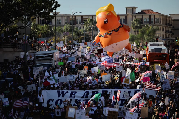 د ټرمپ د تګلارو پر ضد؛ ټوله امریکا کې ۲نیم زره لاریونونه شوي