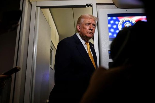 ترامپ با تغییر موضع، از جمهوریخواهان خواست اسناد اپستین را منتشر کنند