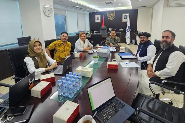 طالبانو له اندونیزیایي چارواکو سره د کانونو او کرنیزو محصولاتو د پروسس په تړاو خبرې کړې دي