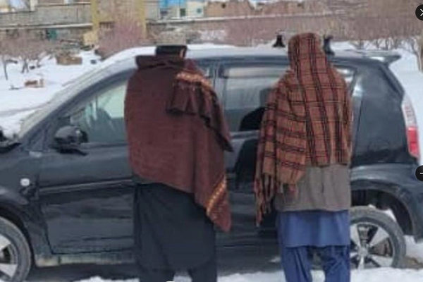 طالبانو د جنایي جرمونو په تور څلور کسان او په لوګر کې ۱۸ میله وسلې نیولي دي