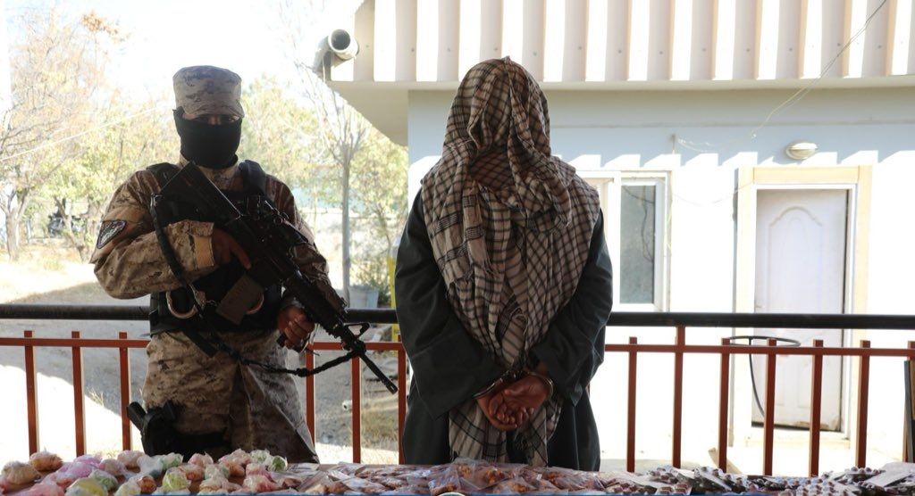 طالبانو په کابل کې یو کس سره ۱۷ زره نشه لرونکې ګولۍ نیولي