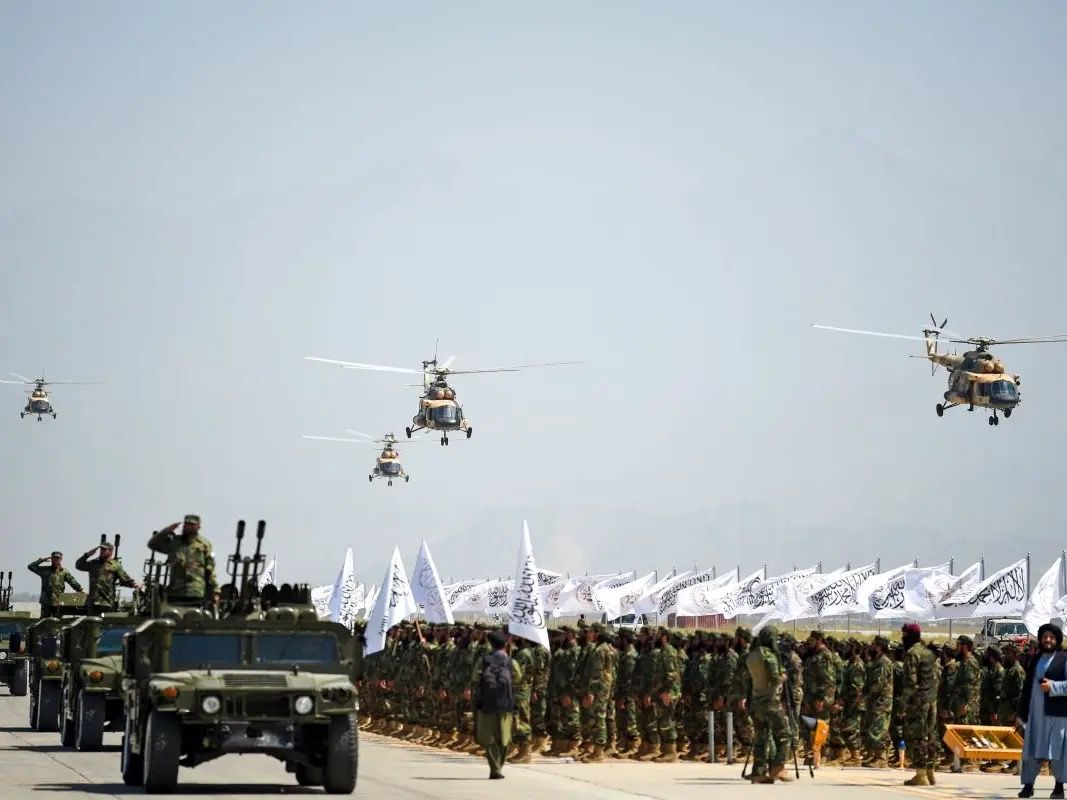 طالبانو په امریکايي تجهیزاتو د پرېډونو په تړاو د ټرمپ خبرداری جدي نیولی