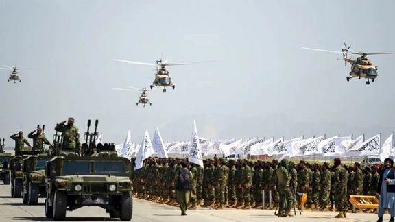 طالبانو په امریکايي تجهیزاتو د پرېډونو په تړاو د ټرمپ خبرداری جدي نیولی