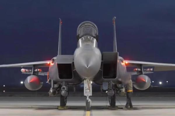 امریکا په سوریه کې پر داعش بریدونه کړي