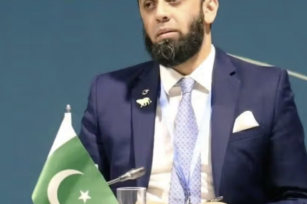 وزير الإعلام الباكستاني: لا نعادي المواطنين الأفغان