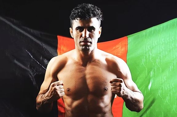 احمدولي‌ هوتک خپل روسی سیال مات کړ او اتلولي یې خپله کړه