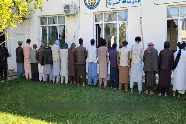 طالبانو د جنایي جرمونو په تور په دوو ولایتونو کې د ۳۵ کسانو د نیولو خبر ورکړی