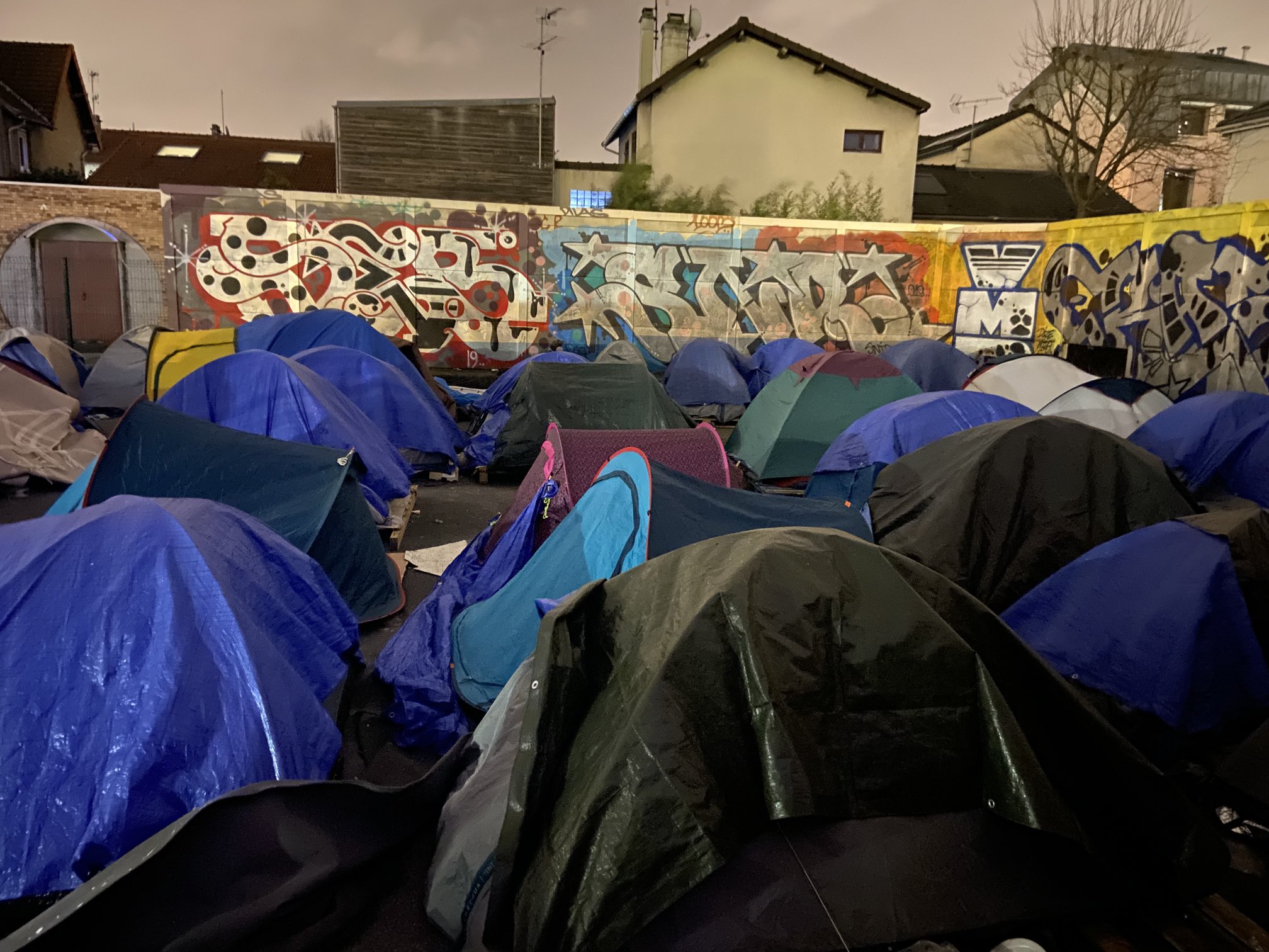 تبعیض میان پناهجویان؛ فرانسه تنها به مهاجرین اوکراینی اسکان اضطراری می‌دهد