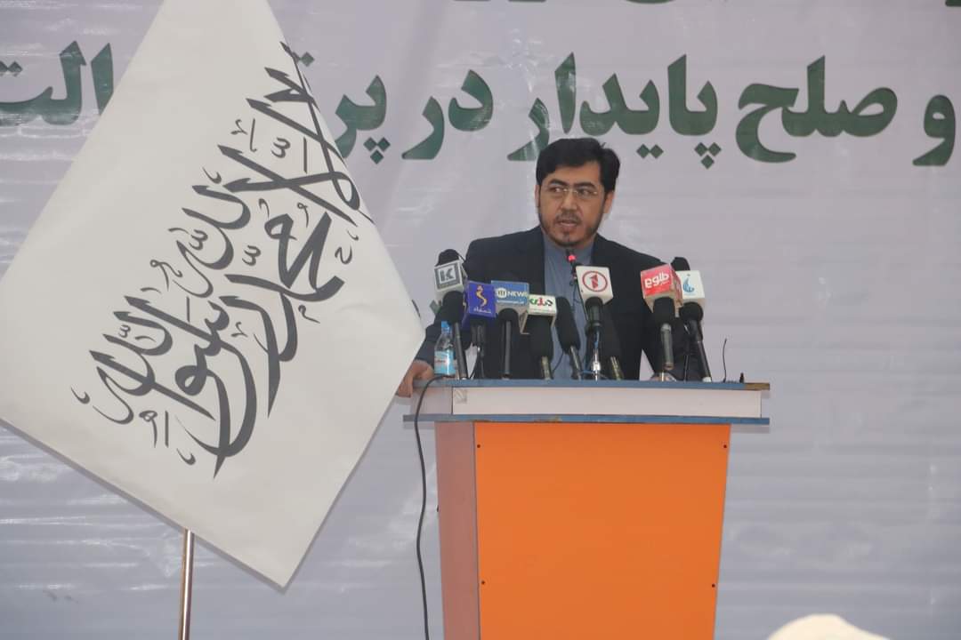 سیاستمدار نزدیک به طالبان می‌گوید با قطع کمک‌های بین‌المللی، اقتصاد افغانستان سقوط می‌کند