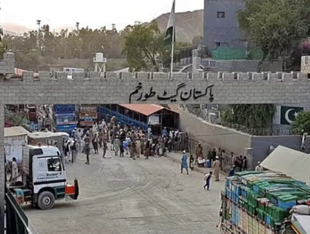 متظاهرون في خيبر: إغلاق المعابر الحدودية لم يحدّ من انعدام الأمن في باكستان