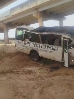 نایجیریا کې له یوه سپورتي فیستیوال څخه راستنېدونکي ۲۱ لوبغاړي په ټرافیکي پېښه کې مړه شوي