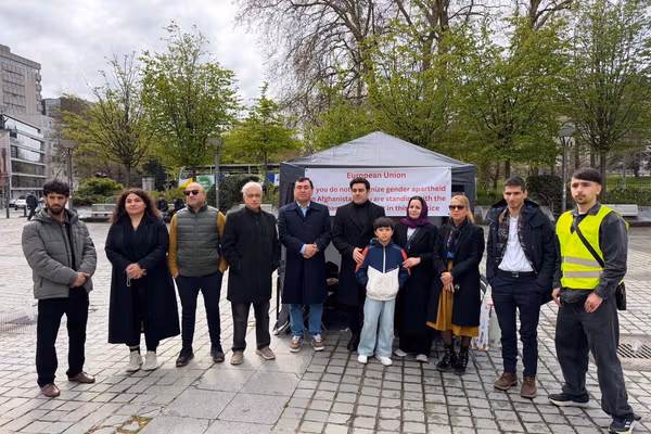 د افغانستان پارلمان یوه پخواني غړي د مېرمنو د حقونو لپاره په بروکسل کې د اعتراض خیمه وهلې