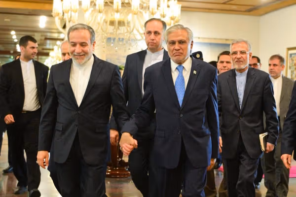 وزیران خارجه پاکستان و ایران درباره تحولات منطقه گفتوگو کردند