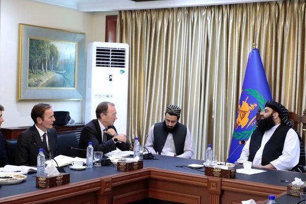 طالبان: بریتانیا له افغان کډوالو سره ۱،۱ میلیارده افغانۍ مرسته کړې ده