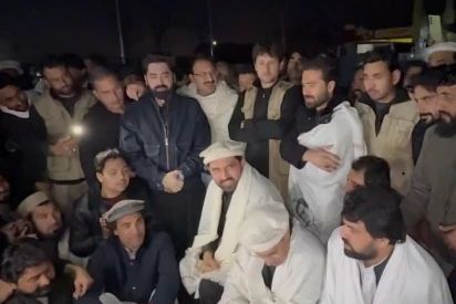 د عمرانخان د روغتیا په اړه اندېښنې؛ د تحریک انصاف مشرانو د زندان مخې ته ټوله شپه سبا کړې