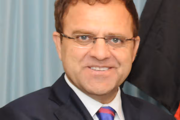عمر زاخېلوال: د ژبو په نوم تفرقه د افغانانو ترمنځ د نفاق اور ته لمن وهل دي
