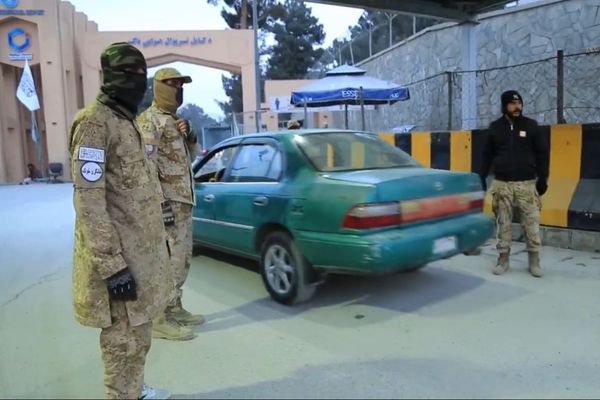 طالبان وايي د ګران بیه توکو د قاچاق او د نشهيي موادو د واردولو په تور یې ۱۳۲ کسان نیولي