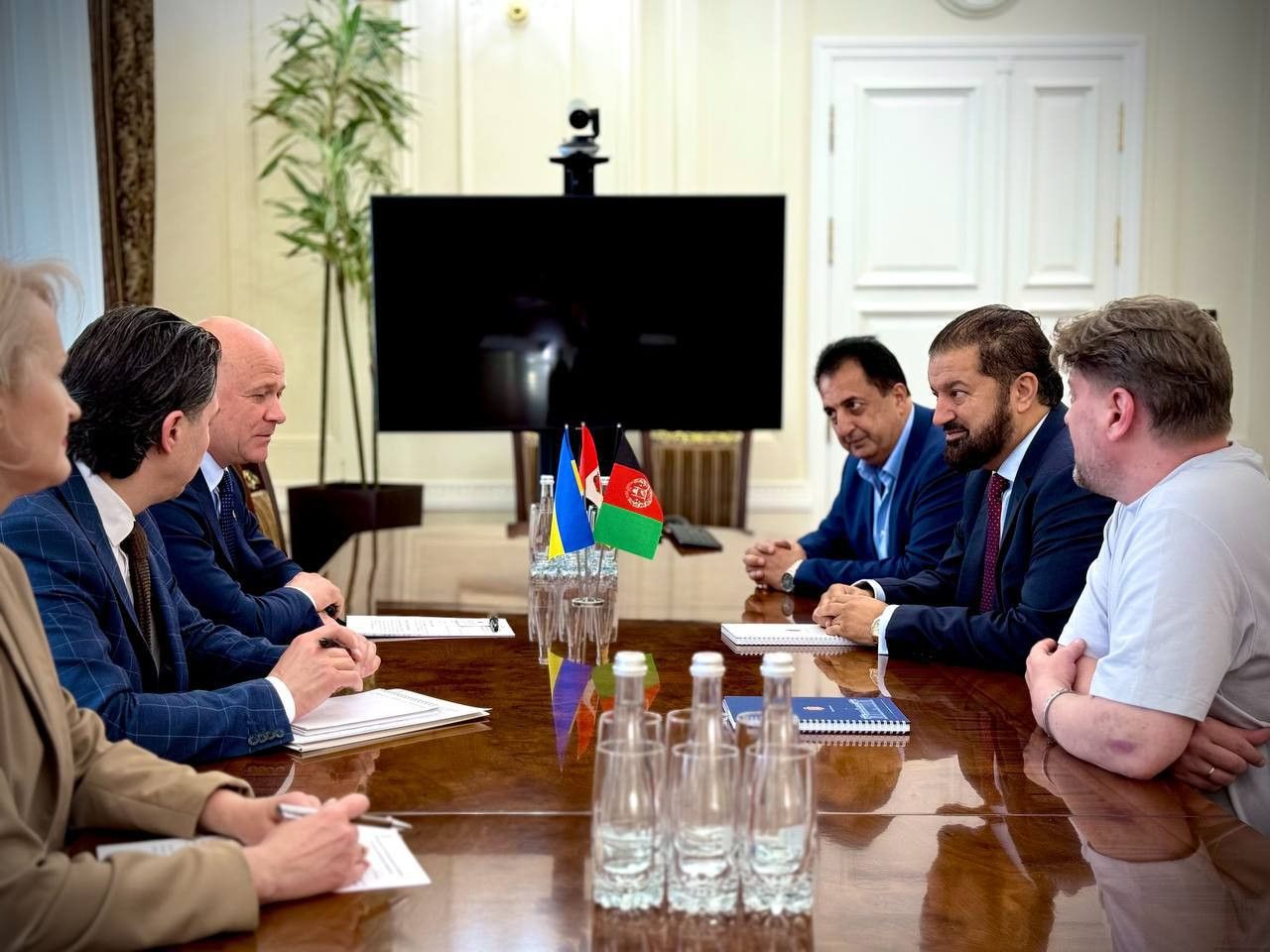 اوکراین کې افغان سفیر: افغانان د روانې جګړې بې عدالتي ویني او له اوکراین سره پیوستون ښيي