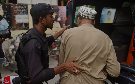 په لاهور کې د پاکستاني حکومت تر څنګ ځايي پنجابیانو هم د افغان کډوالو شتمنۍ یرغمل کړې