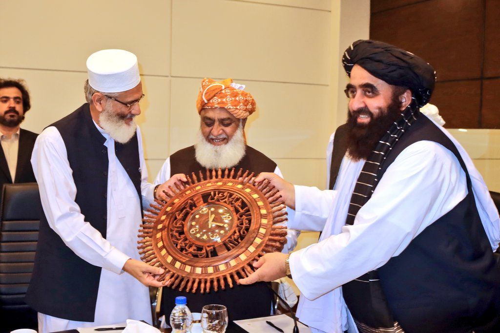 وزیران خارجه و تجارت طالبان با شماری از رهبران احزاب سیاسی پاکستان دیدار کردند