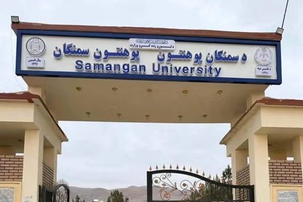 طالبانو د سمنګان پوهنتون له لوحې څخه ازبکي ژبه لرې کړې ده