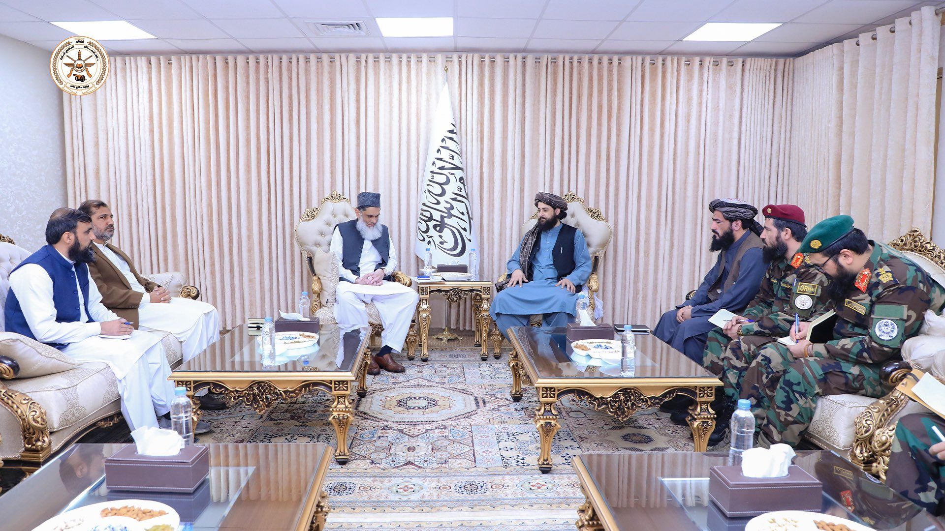 دیدار وزیر دفاع طالبان و کاردار سفارت پاکستان پس از تنش‌های مرزی