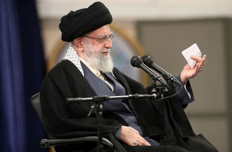 خامنه‌ای در پی خشم عمومی: مسمومیت دختران نابخشودنی است، عاملان آن به اشد مجازات محکوم شوند