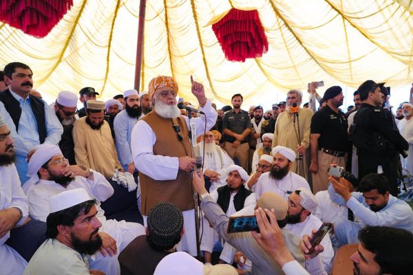 مولانا فضل الرحمان: «هغوی چې علماوو ته مرتد وایي پخپله قاتلان او مرتدین دي»