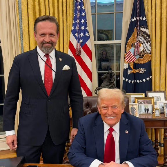 د ټرمپ مرستیال طالبانو ته: امریکایي یرغملي خوشې کړئ