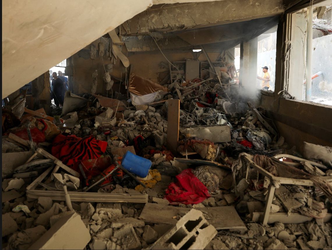 فلسطینیان: اسراییل د بې ځایه شویو په یو ښوونځي برید کې ۲۲ کسان وژلي دي