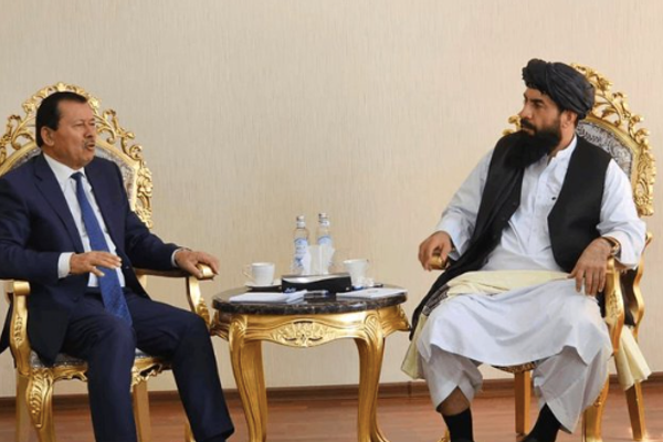 د طالبانو د بلخ والي محمد یوسف وفا د یو پلاوي په مشرۍ تاجکستان ته په سفر تللی