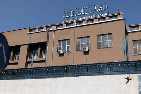 طالبان محدویتها بر سپردههای بانکی شهروندان را کاهش داد
