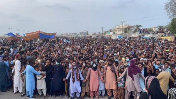 ماهرنګ بلوڅ: پاکستاني حکومت مو ژوند له کواښ سره مخ کړی او نیولو ته مو پلمې لټوي