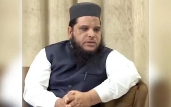 په کراچۍ ښار کې د یوې دیني مدرسې مشر، ناپېژاندو وسلهوالو په ډزو وژلی