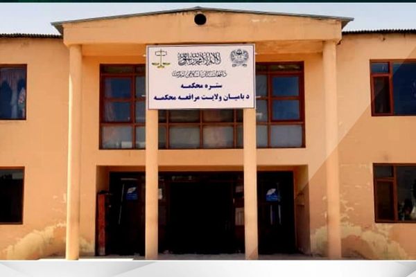 طالبانو په بامیان کې څلور کسان په دُرو وهلي