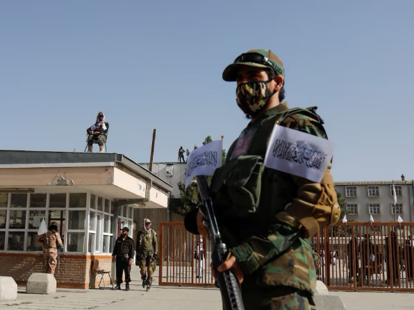 مسؤول بارز في طالبان يحذّر من خطر اندلاع حرب داخل الحركة